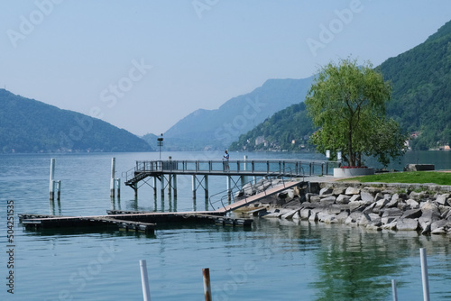 Il lungolago sul Ponte Diga a Melide in Canton Ticino, Svizzera, Italia. © Fabio Caironi