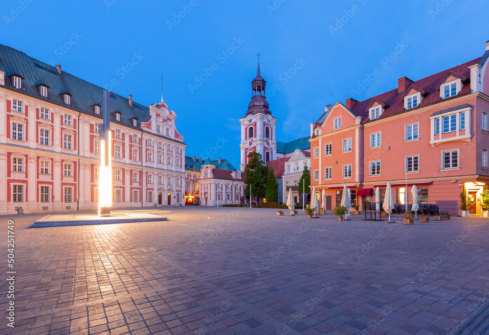 Fototapeta premium Old houses on Collegiate Square at dawn. Poznan. Poland.