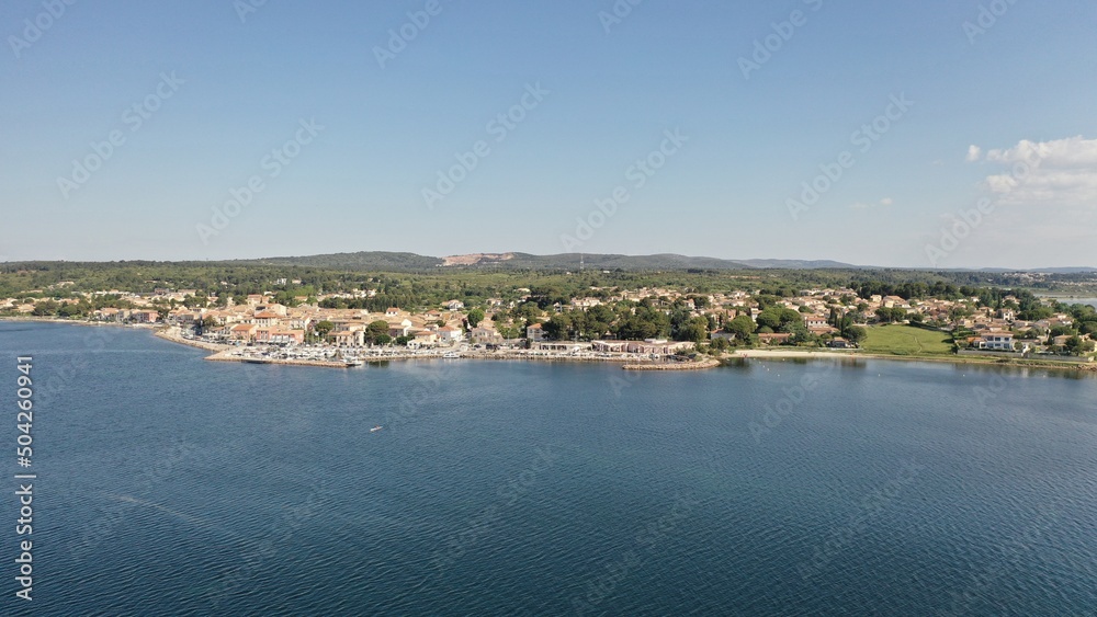 survol des parcs à huitres à Sète au dessus du bassin de Thau en Occitanie
survol des parcs à huitres à Sète au dessus du bassin de Thau en Occitanie