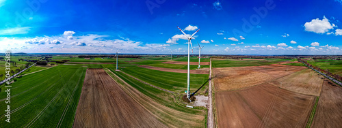 Obraz na płótnie Farma wiatraków na Śląsku w Polsce, panorama z lotu ptaka w salonie