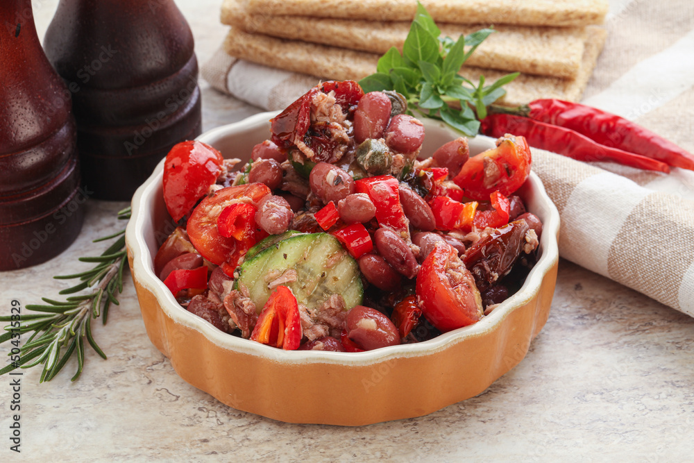 Tuna salad with bean and tomato Tuna salad with bean and tomato