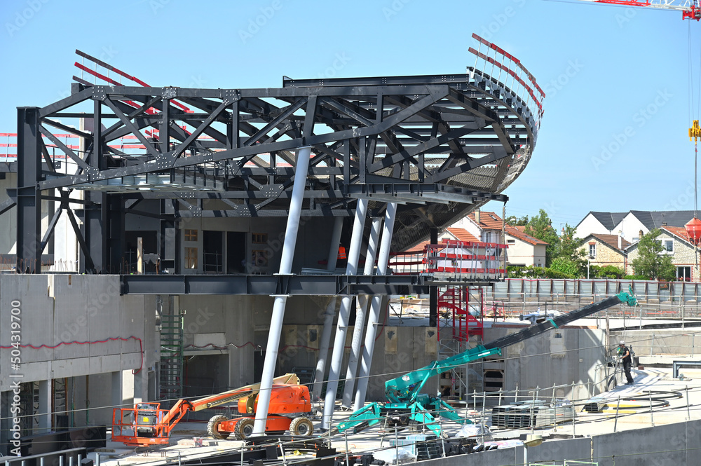 charpente métallique sur bâtiment en construction charpente métallique sur bâtiment en construction