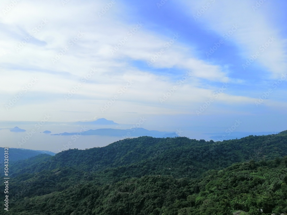 Obraz premium Vacation at tagaytay with overlooking sky