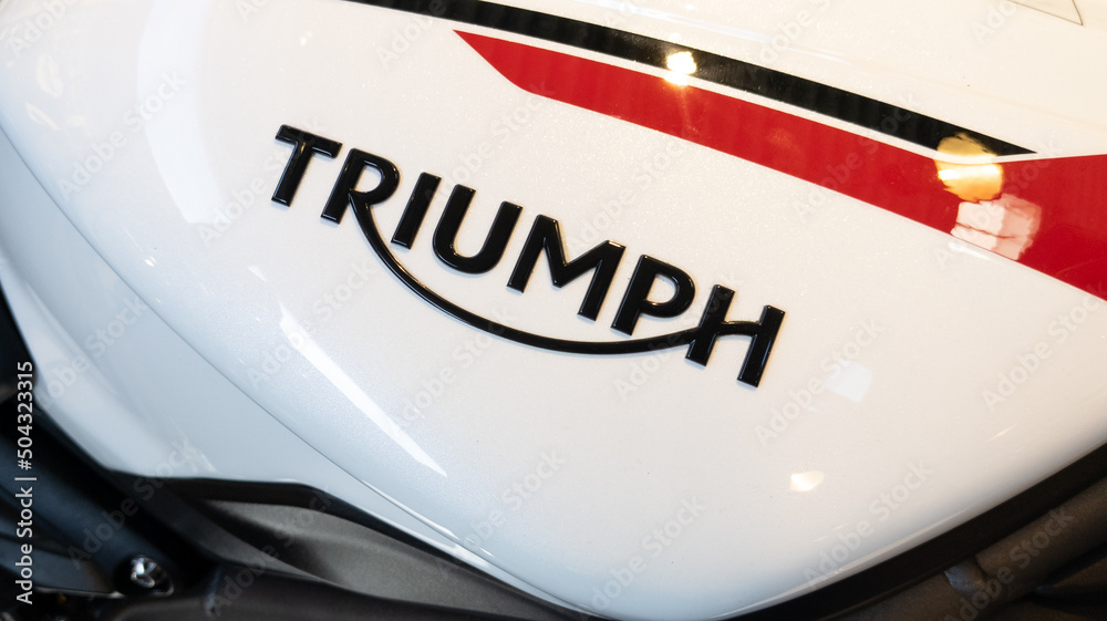 Foto Stock triumph logo brand and text sign great britain motorcycle |  Adobe Stock