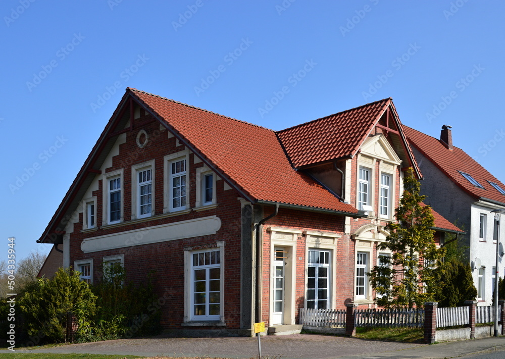 Historisches Bauwerk im Frühling in der Stadt Walsrode, Niedersachsen Historisches Bauwerk im Frühling in der Stadt Walsrode, Niedersachsen