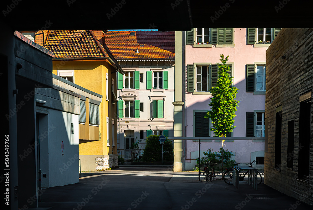 Biel, Switzerland - Mai 11, 2022: View of the courtyard of a residential housing area with old traditional houses in Biel - obrazy, fototapety, plakaty 