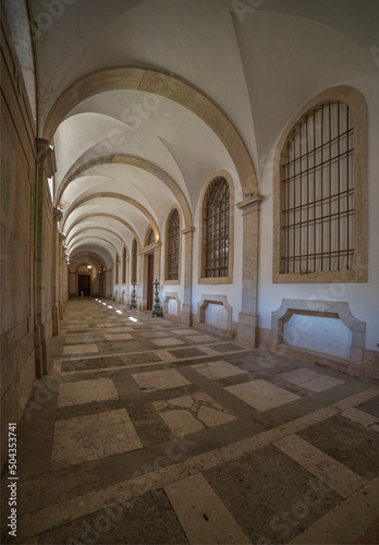 Corridor dans le monastère de Mafra, Portugal