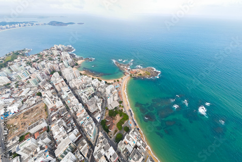 Imagens aéreas do Centro de Guarapari, mostrando as praias da Castanheira, praia das Virtudes, praia do Namorados, praia da Areia Preta, Praia da Fonte, Ipiranga, canal e ponte