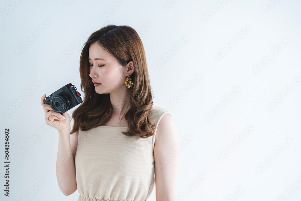 カメラを持った女性