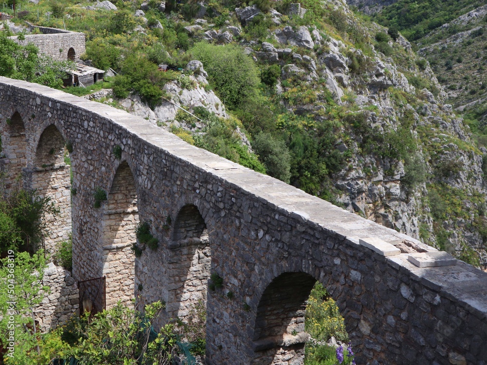 Akwedukt w mieście stary Bar - Czarnogóra