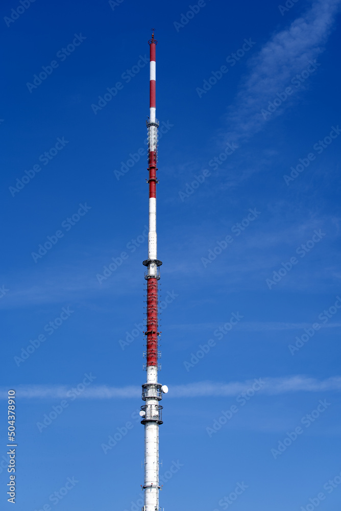 Obraz premium Communications tower at local mountain Uetliberg on a blue cloudy spring day. Photo taken April 14th, 2022, Zurich, Switzerland.