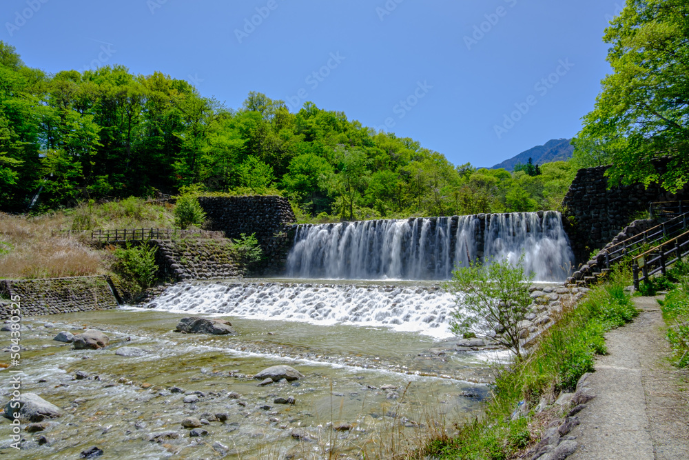 春 雨後の尾白川 春 雨後の尾白川
