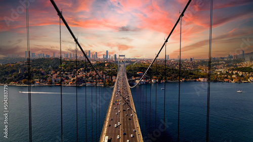 Foto Aerial view of the Bosphorus Bridge at sunset, Istanbul, Turkey
