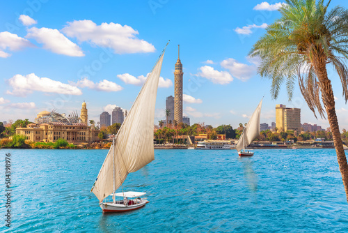 Obraz na płótnie Feluccas in the Nile in front of the Tower of Cairo, Egypt w salonie