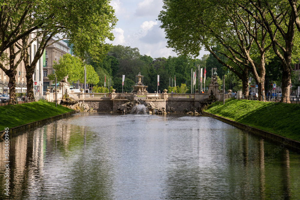 Fototapeta premium Königsallee in Düsseldorf, Deutschland