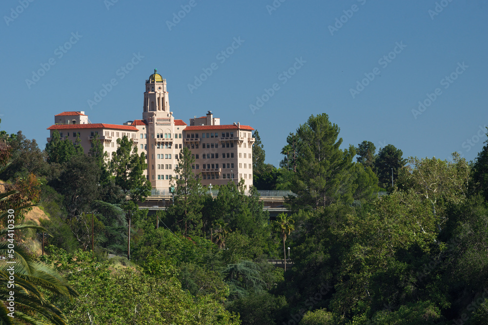 Image looking south of the United States Court of Appeals in Pasadena, Los Angeles County, shown on a sunny afternoon with a clear, blue sky.