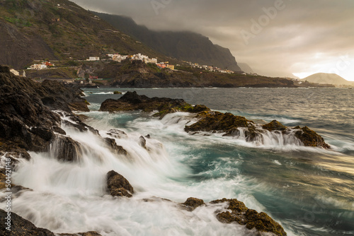 Vista de la costa de Garachico con sus piscinas naturales junto al mar, Tenerife, Islas Canarias, España 