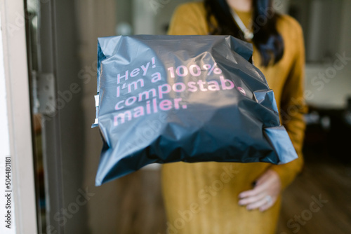 Crop 100% compostable delivery bag photo