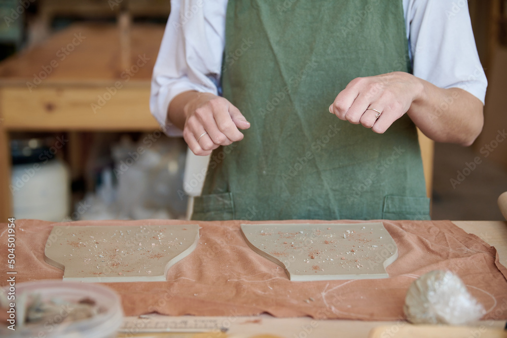 The wizard makes handmade vases The wizard makes handmade vases
