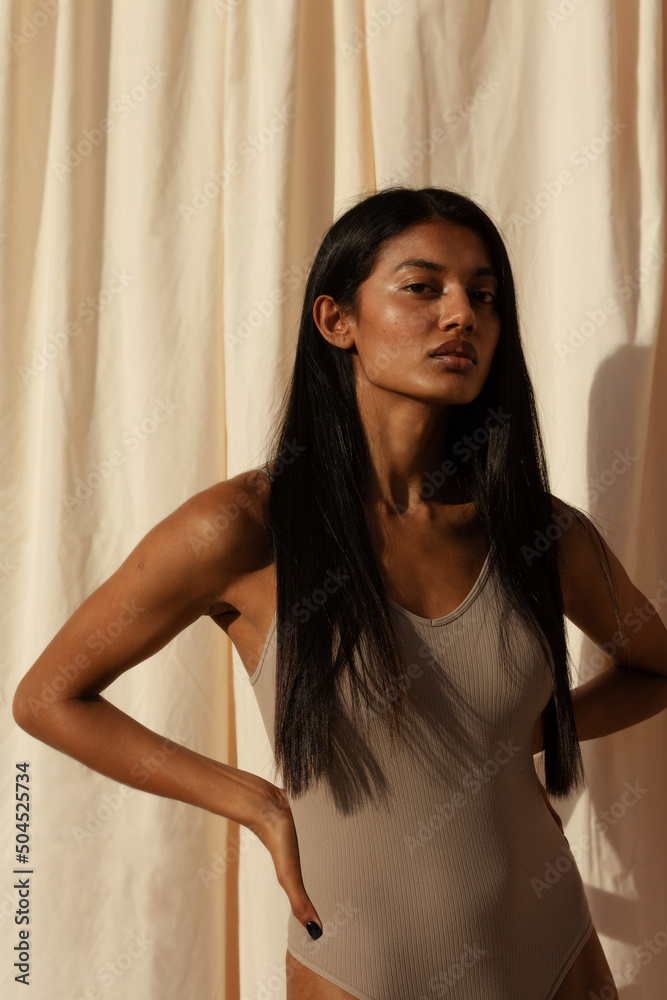 © ohlamour studio/Stocksy - glowing skin - warm colours - underwear campaign - spf protection sun © ohlamour studio/Stocksy - glowing skin - warm colours - underwear campaign - spf protection sun