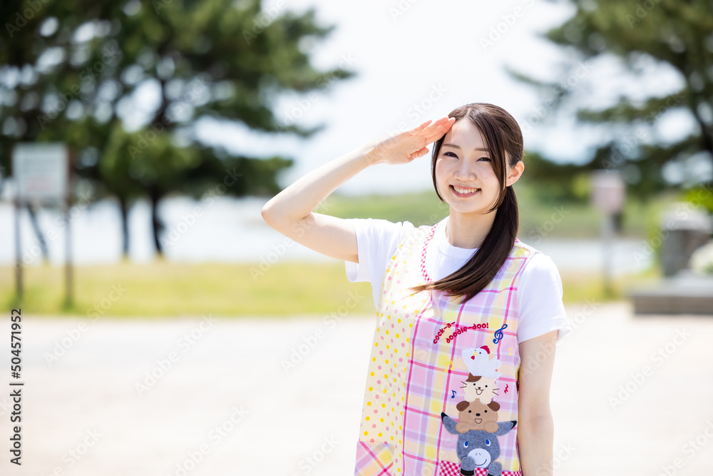 Naklejka premium 日本人女性の保育士さん