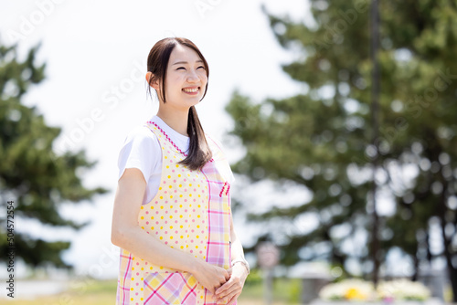 日本人女性の保育士さん