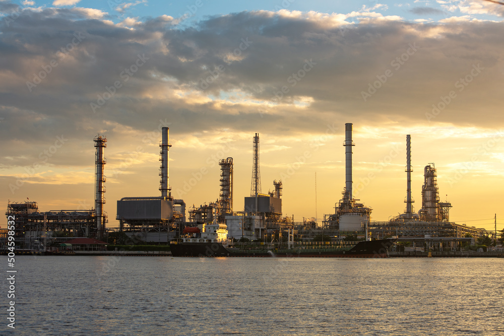 Oil refinery with port Loading oil into oil tankers Ships Oil refinery with port Loading oil into oil tankers Ships