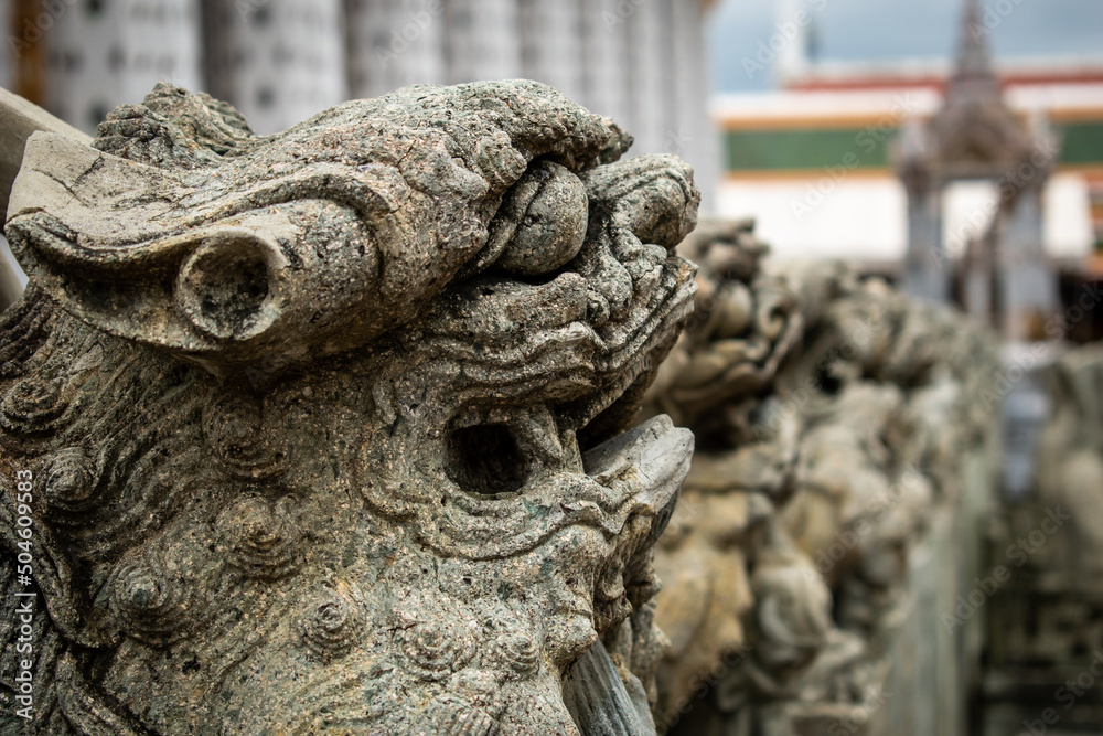 Criaturas guardianas de templo Wat Pho, en Tailandia Criaturas guardianas de templo Wat Pho, en Tailandia