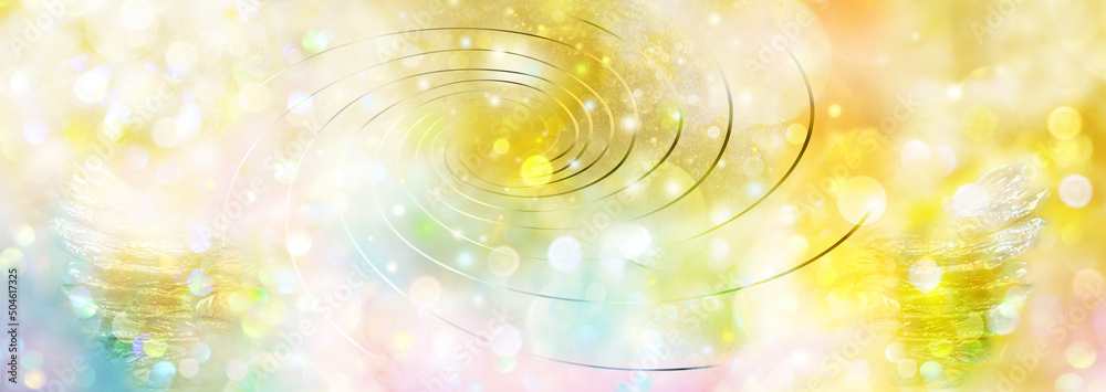 Banner goldene Spirale und funkelnde Engelsflügel in  dynamischem Feld regenbogenfarbenen Lichts, das in ewig fließender Energie liebevolle Veränderung und Entwicklung symbolisiert - obrazy, fototapety, plakaty 