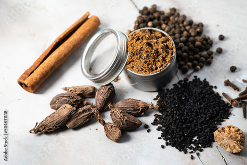 Nordinisches Garam Masala mit Zutaten