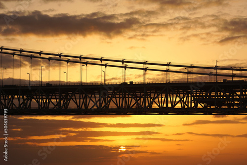 夕日と明石海峡大橋 © mac