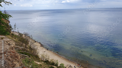 Nadmorska natura z widokiem na klif i morze photo