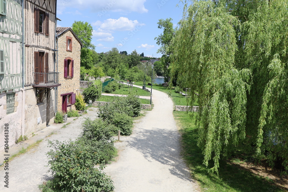 Le jardin du port du Naveix le long de la rivière Vienne, ville de Limoges, département de la Haute Vienne, France