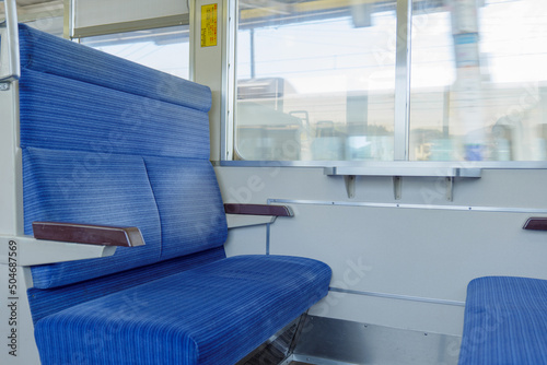 西武鉄道4000系の車内　ブルーのクロスシート
