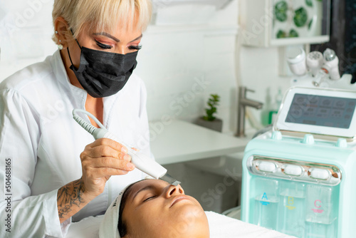 cosmetic clinic, facial treatment, rejuvenation, collagen, latina woman, latina model, facial care, acne creams, laser treatment in Costa Rica. Laser hair removal in Alajuela, Costa Rica. Enterprising