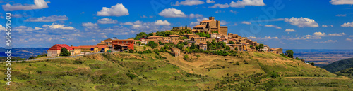 Valokuva Picturesque panorama of the hilltop medieval village of Ujue in Navarra, norther