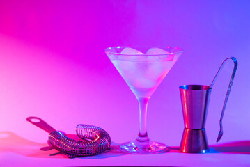 Sierkussen Bar Barmateriaal in modern neonlicht  © Yulia Furman
