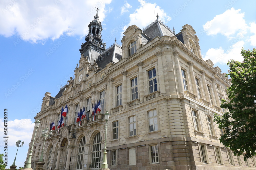 La mairie de Limoges, vue de l'extérieur, ville de Limoges, département de la Haute Vienne, France La mairie de Limoges, vue de l'extérieur, ville de Limoges, département de la Haute Vienne, France