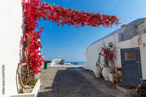 Fototapeta Naklejka Na Ścianę i Meble -  Walking in the streets of Santorini in Greece