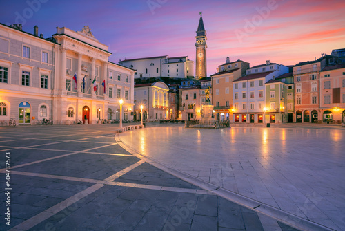 Obraz na płótnie Piran, Slovenia. Cityscape image of beautiful Piran, Slovenia at spring sunrise. w salonie