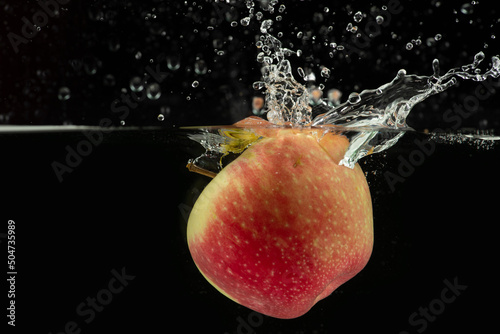 Apfel im Wasser