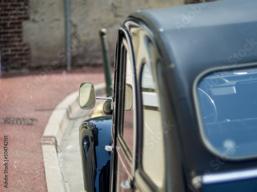 Photographie Rétroviseur d'une ancienne Citroën