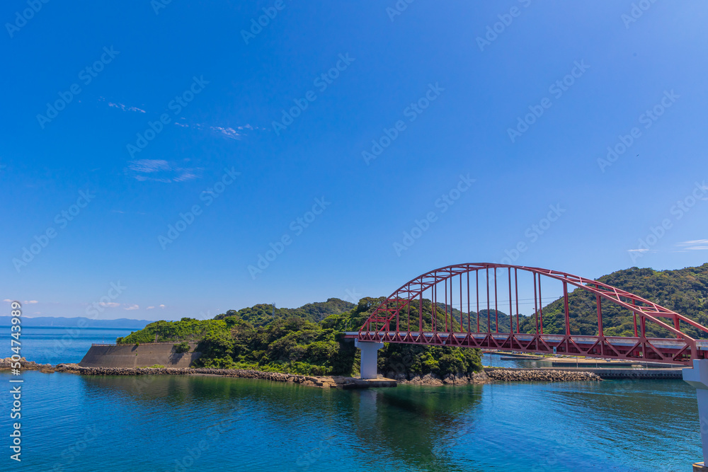 長崎半島先端から見た樺島大橋（アーチ橋）
