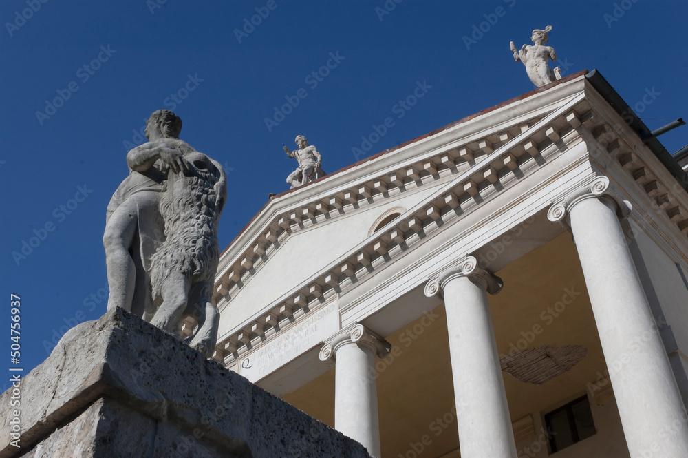 Vicenza. Dettaglio di statua davanti a Villa Almerico Capra, La Rotonda