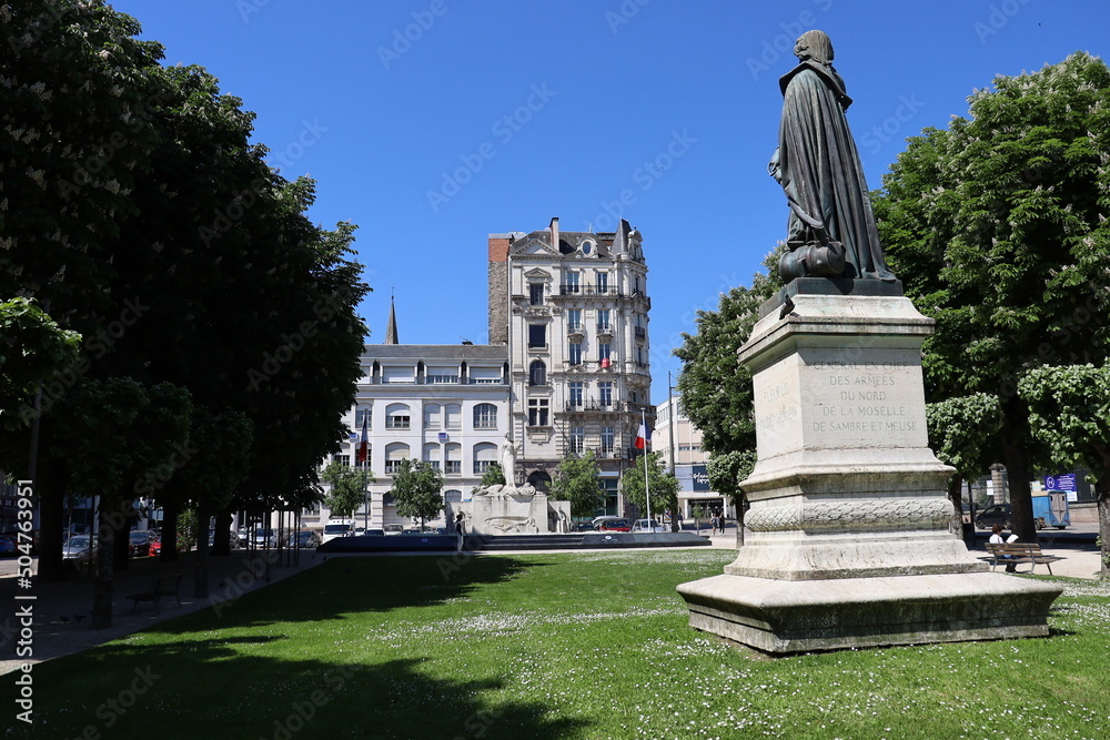 Fototapeta premium La place Jourdan, ville de Limoges, département de la Haute Vienne, France