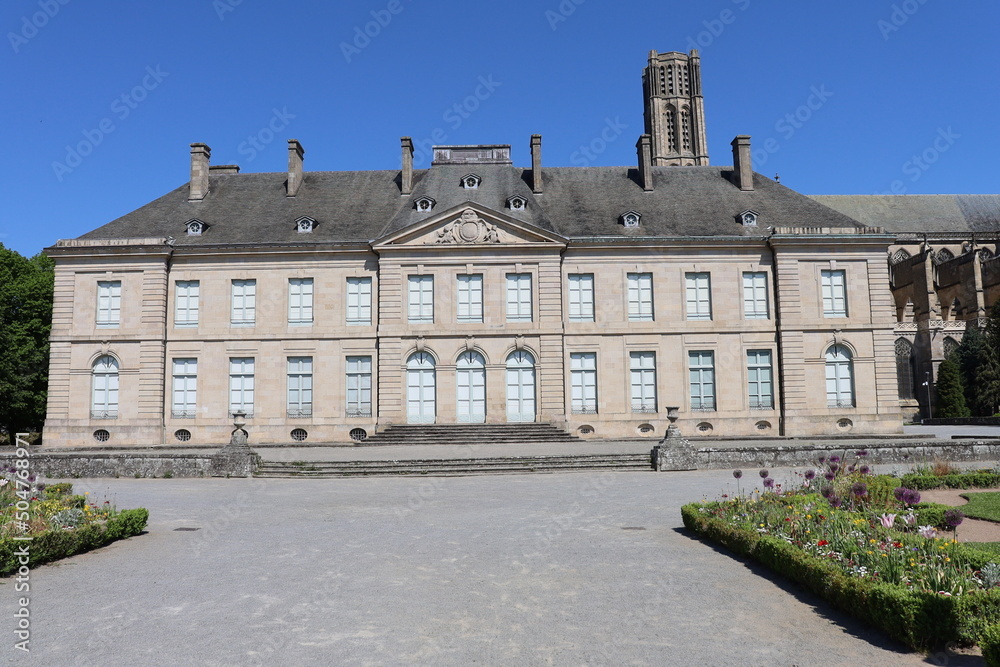 Le musée des beaux arts, ancien palais de l'évéché, vue de l'extérieur, ville de Limoges, département de la Haute Vienne, France
