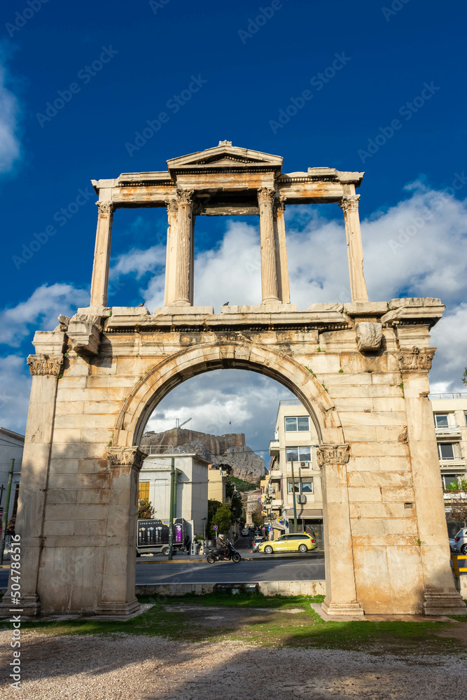 Obraz premium ATHENS, GREECE, 12 DECEMBER 2021 View of the Acropolis from the Hadrian Arch
