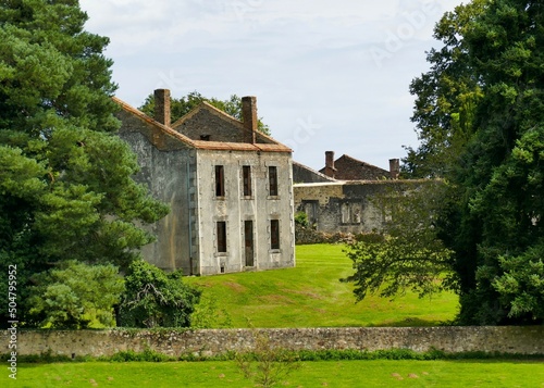 Maisons en ruines du village martyr Oradour-sur-Glane 