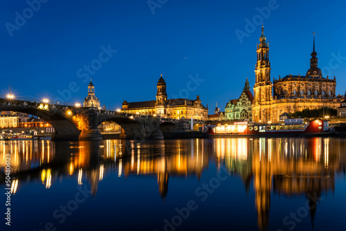 Dresden im Spiegel der Elbe