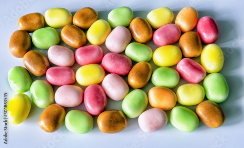 a bunch of chewing candies with a sparkling filling